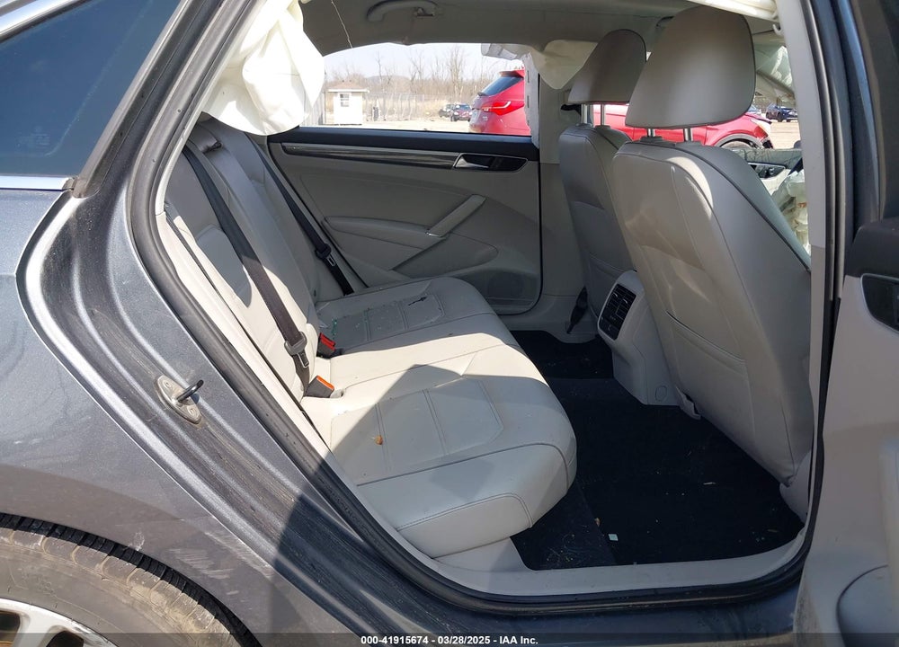 2017 VOLKSWAGEN PASSAT VIN: 1VWBT7A36HC039748