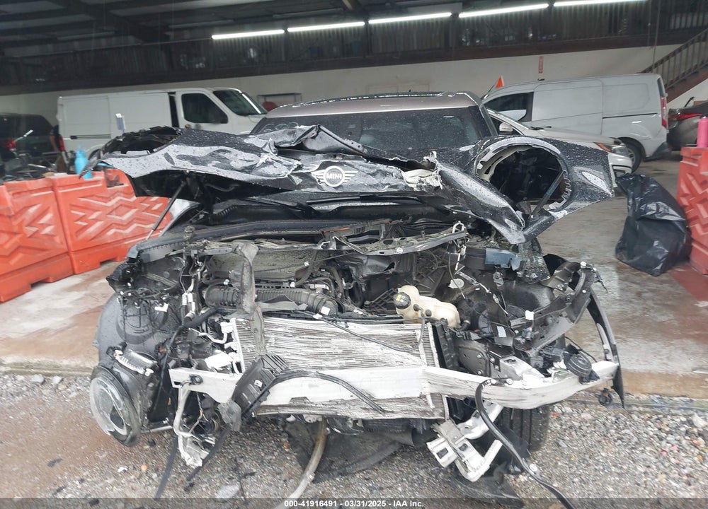 2023 MINI CLUBMAN VIN: WMWXJ1C04P2T14811