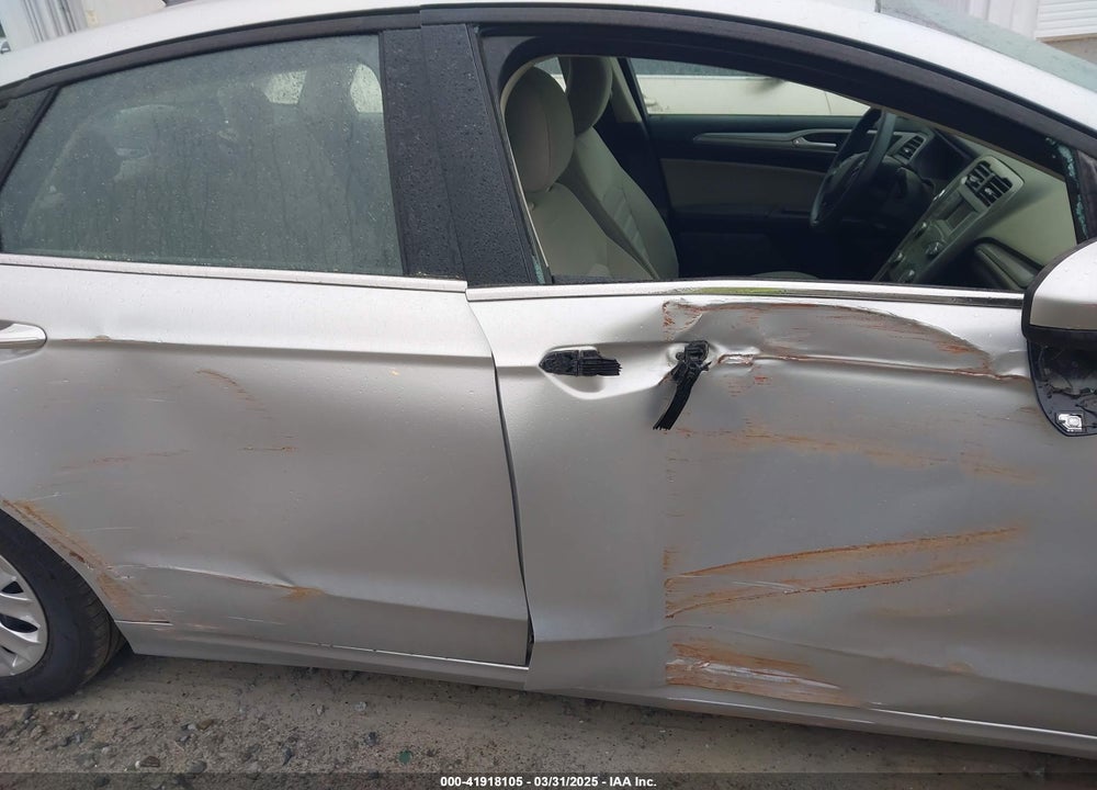2019 FORD FUSION S VIN: 3FA6P0G71KR126921