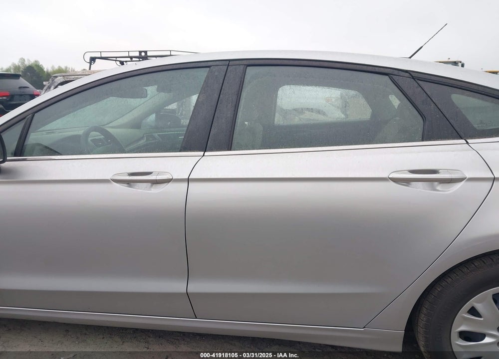 2019 FORD FUSION S VIN: 3FA6P0G71KR126921