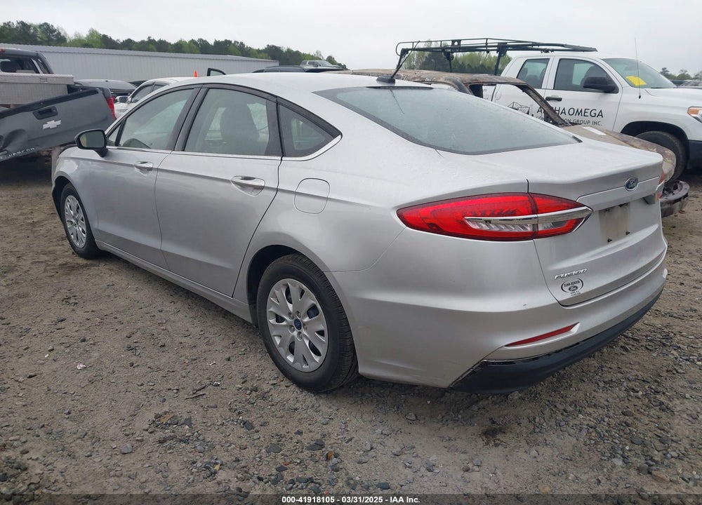 2019 FORD FUSION S VIN: 3FA6P0G71KR126921
