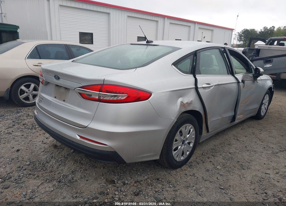 2019 FORD FUSION S VIN: 3FA6P0G71KR126921