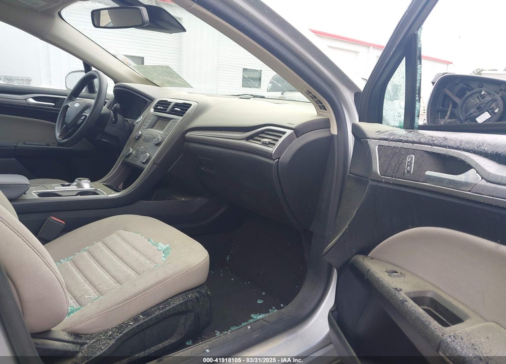 2019 FORD FUSION S VIN: 3FA6P0G71KR126921