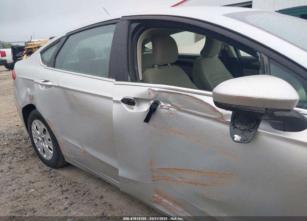 2019 FORD FUSION S VIN: 3FA6P0G71KR126921