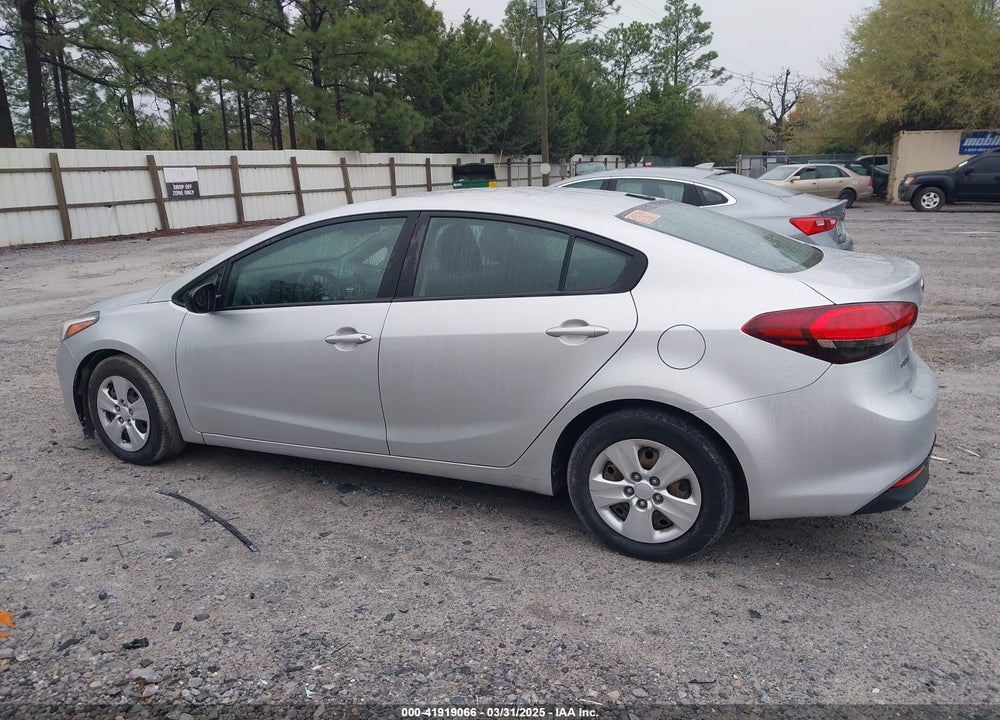 2018 KIA FORTE LX VIN: 3KPFK4A79JE221130
