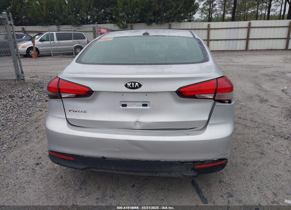2018 KIA FORTE LX VIN: 3KPFK4A79JE221130