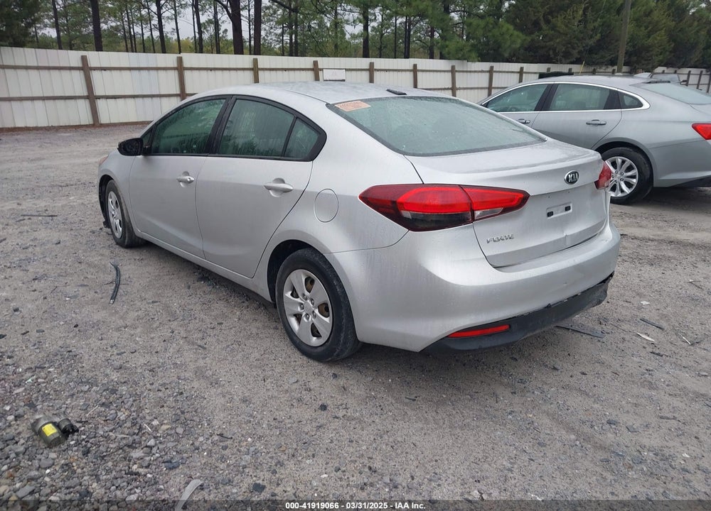 2018 KIA FORTE LX VIN: 3KPFK4A79JE221130