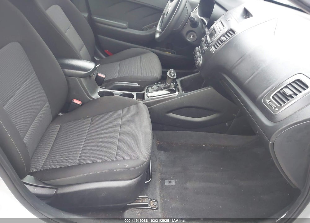 2018 KIA FORTE LX VIN: 3KPFK4A79JE221130