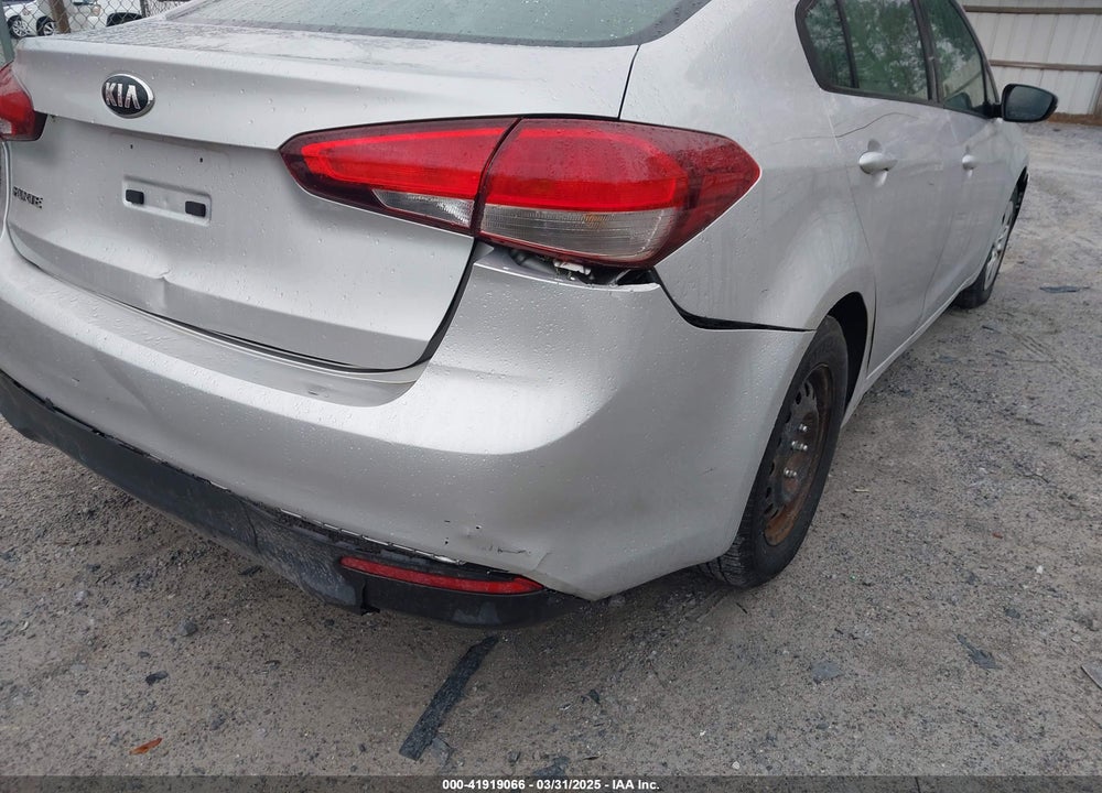 2018 KIA FORTE LX VIN: 3KPFK4A79JE221130