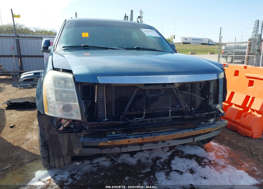2008 CADILLAC ESCALADE ESV VIN: 1GYFK66898R261388