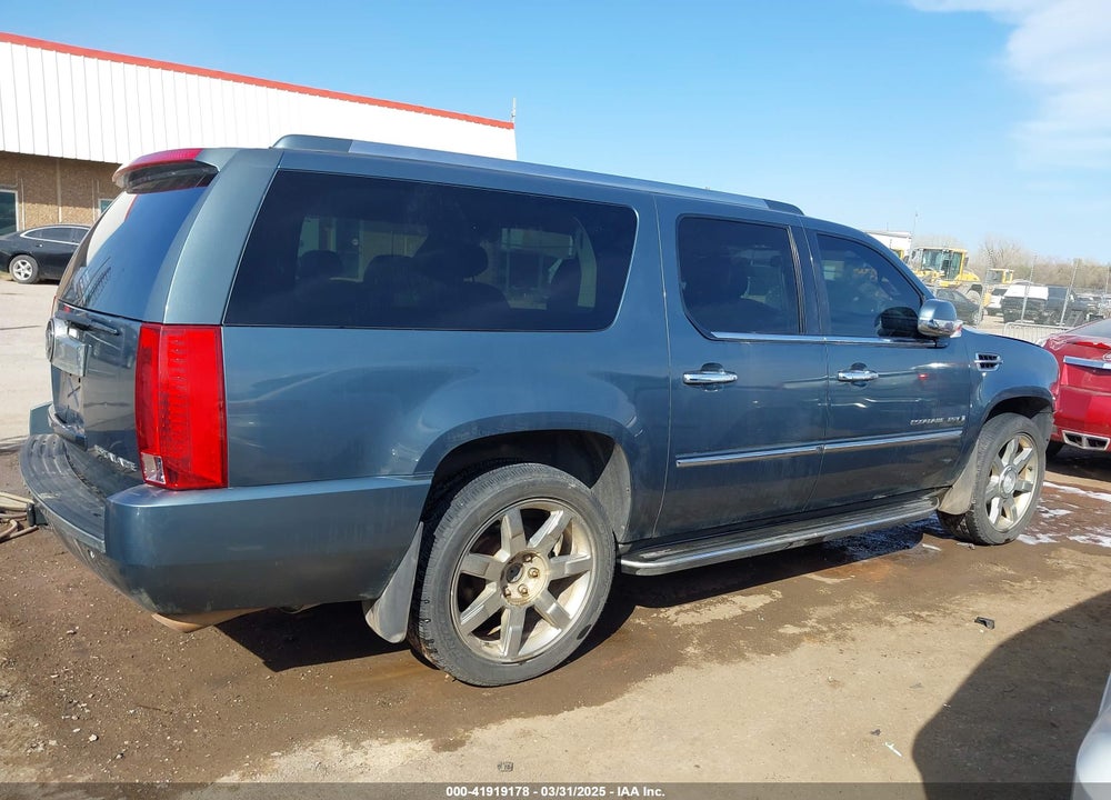2008 CADILLAC ESCALADE ESV VIN: 1GYFK66898R261388