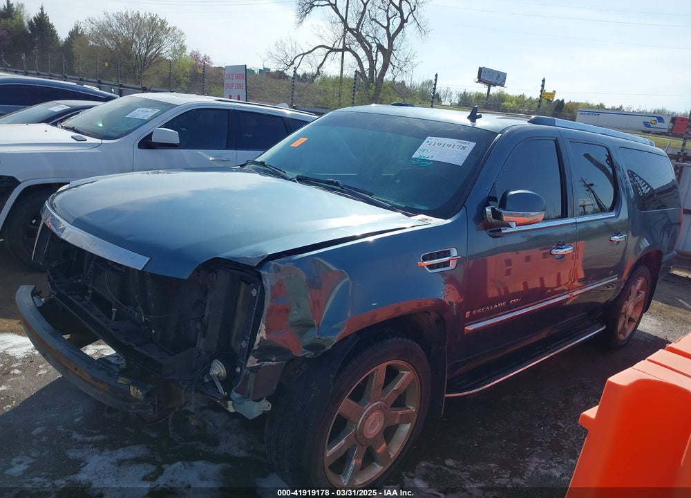 2008 CADILLAC ESCALADE ESV VIN: 1GYFK66898R261388