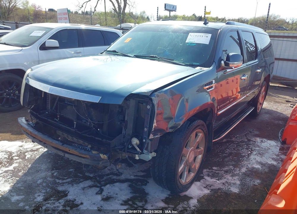 2008 CADILLAC ESCALADE ESV VIN: 1GYFK66898R261388