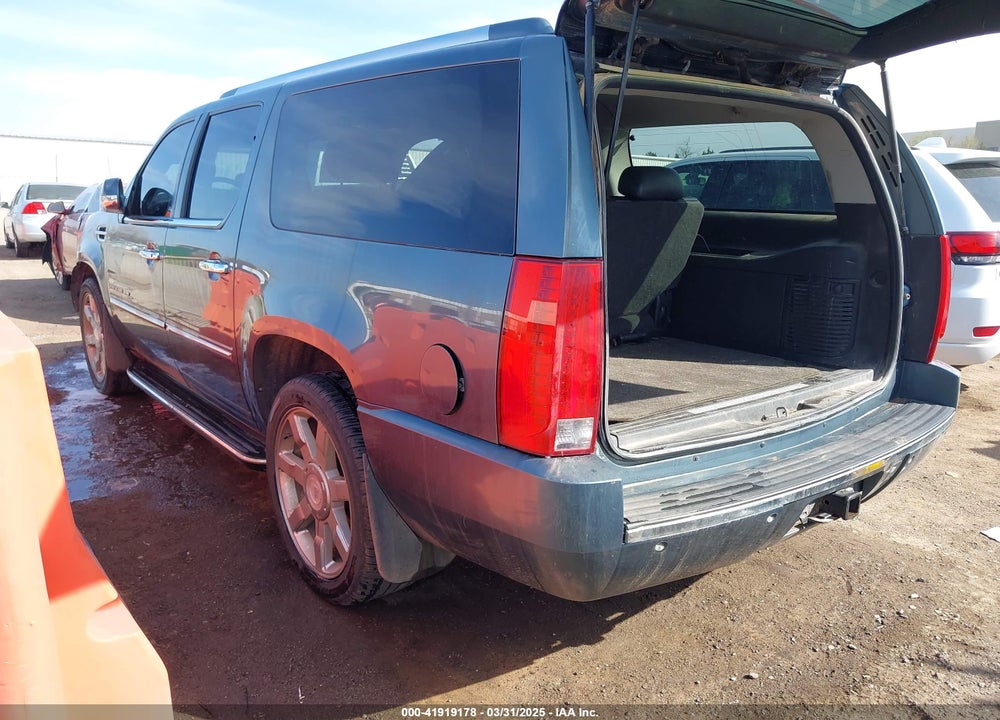 2008 CADILLAC ESCALADE ESV VIN: 1GYFK66898R261388
