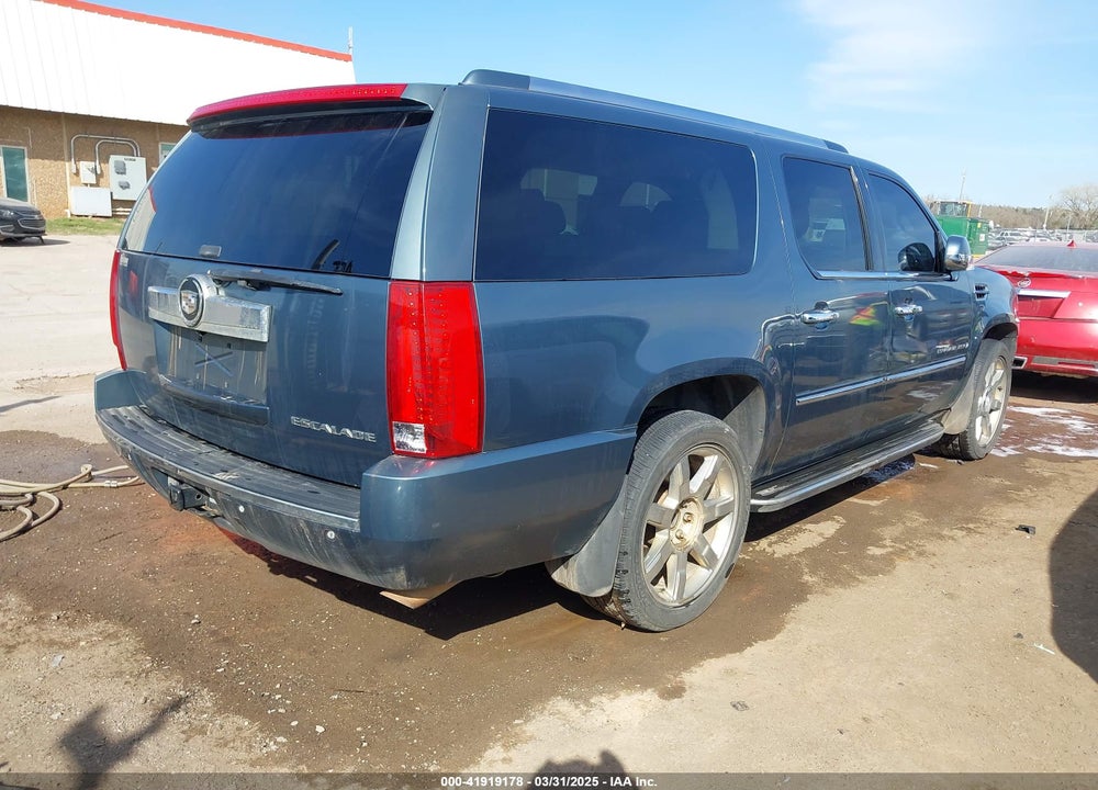 2008 CADILLAC ESCALADE ESV VIN: 1GYFK66898R261388