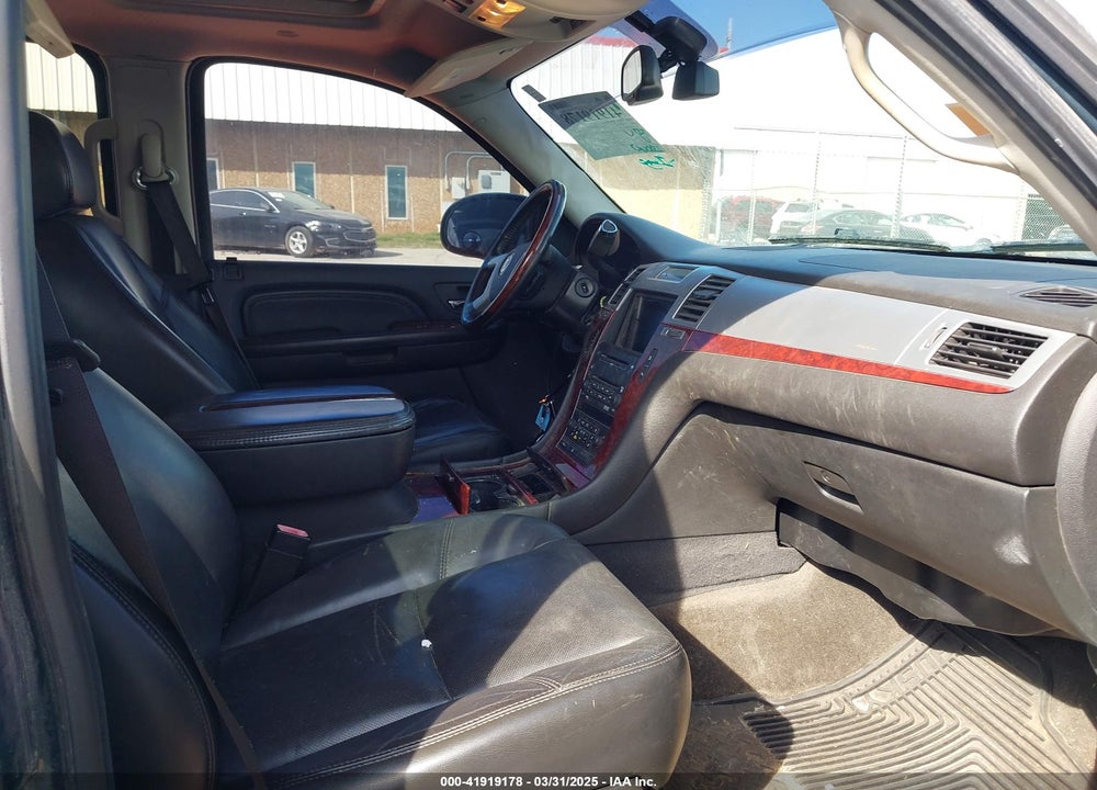 2008 CADILLAC ESCALADE ESV VIN: 1GYFK66898R261388