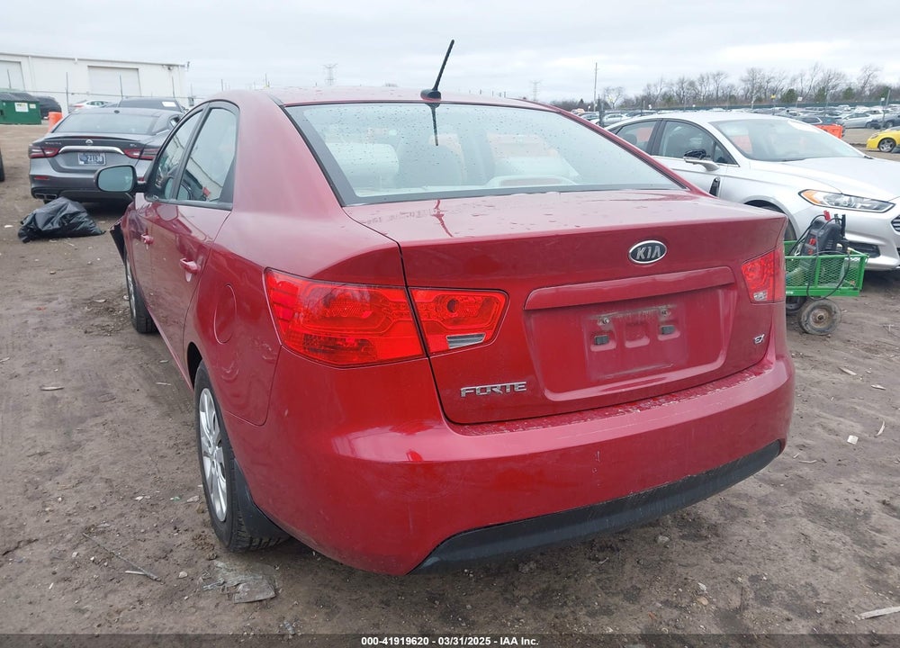 2011 KIA FORTE VIN: KNAFU4A24B5458813