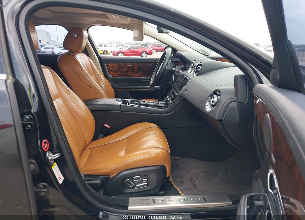 2014 JAGUAR XJ VIN: SAJWA1CZ9E8V60522