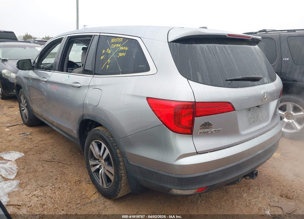 2018 HONDA PILOT VIN: 5FNYF5H50JB022680