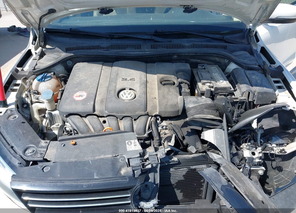 2011 VOLKSWAGEN JETTA VIN: 3VWLZ7AJ0BM307913