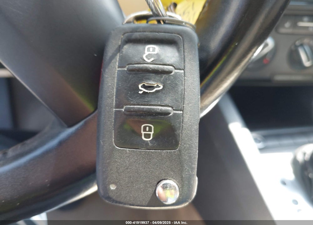 2011 VOLKSWAGEN JETTA VIN: 3VWLZ7AJ0BM307913