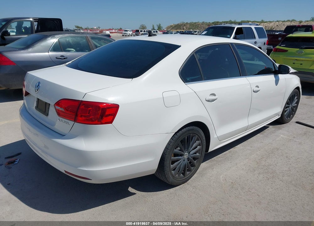 2011 VOLKSWAGEN JETTA VIN: 3VWLZ7AJ0BM307913