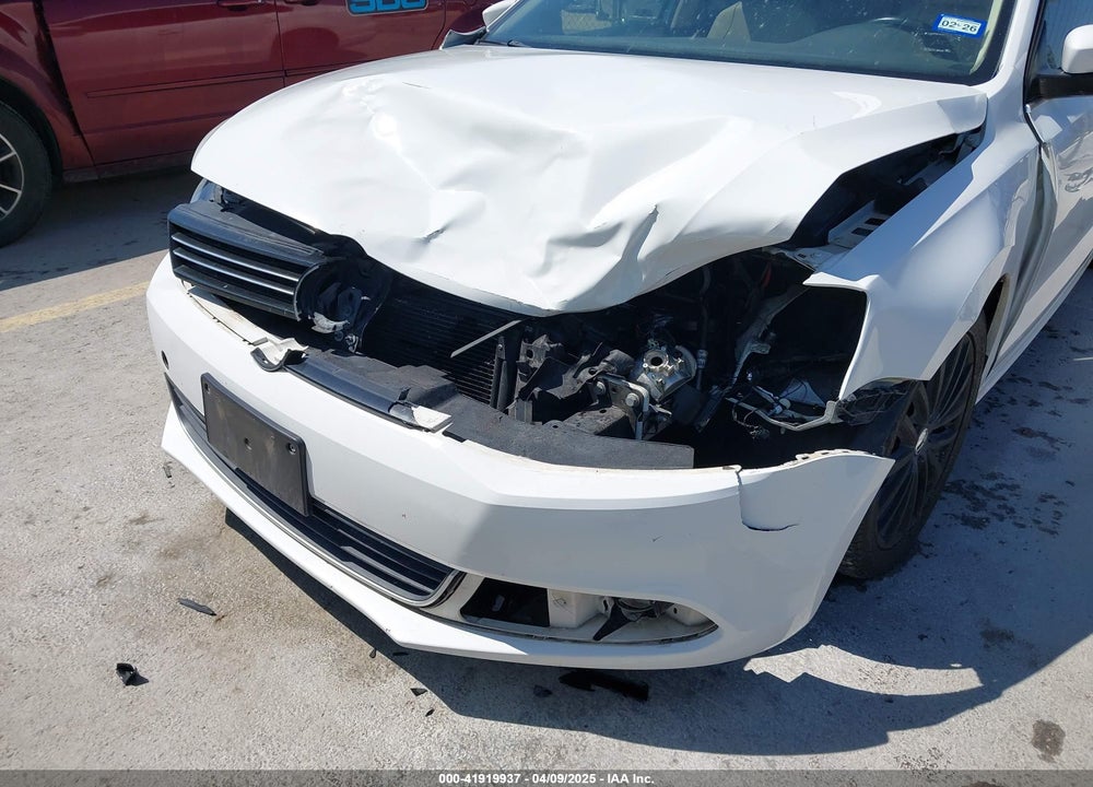 2011 VOLKSWAGEN JETTA VIN: 3VWLZ7AJ0BM307913