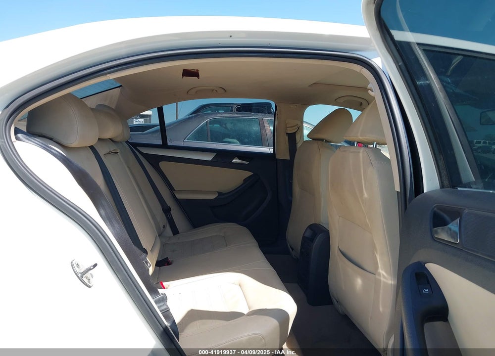 2011 VOLKSWAGEN JETTA VIN: 3VWLZ7AJ0BM307913