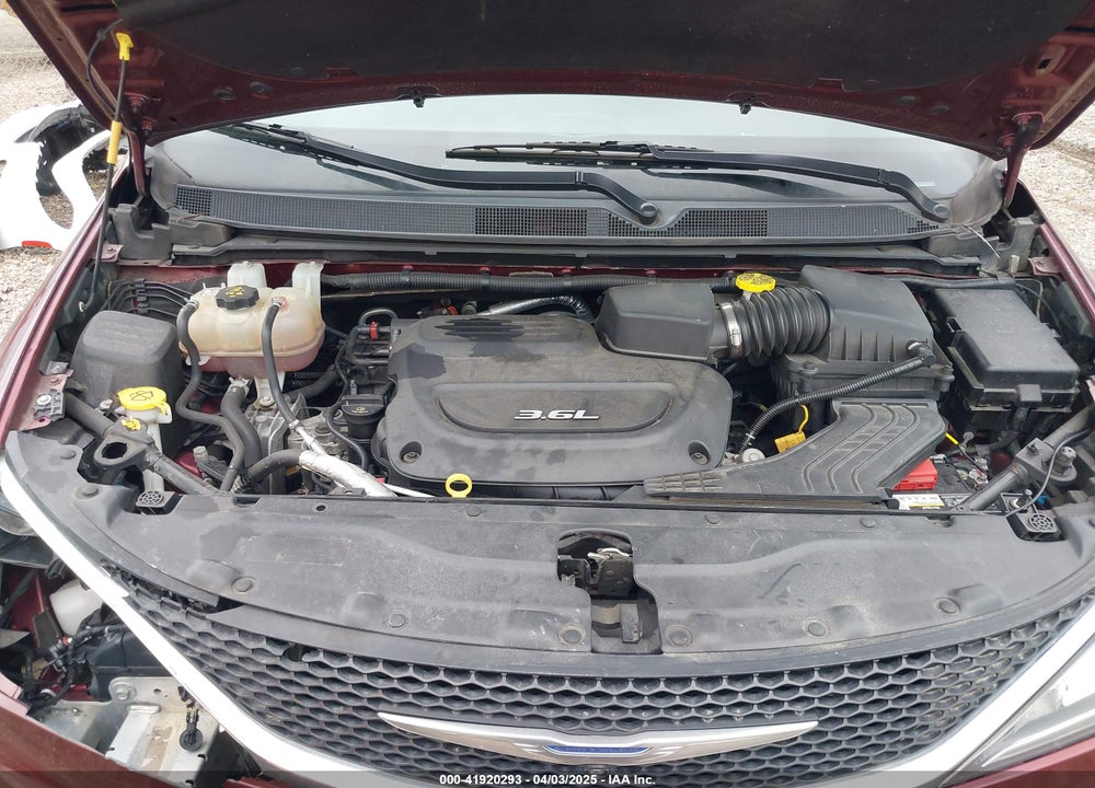 2018 CHRYSLER PACIFICA TOURING L VIN: 2C4RC1BG0JR111685