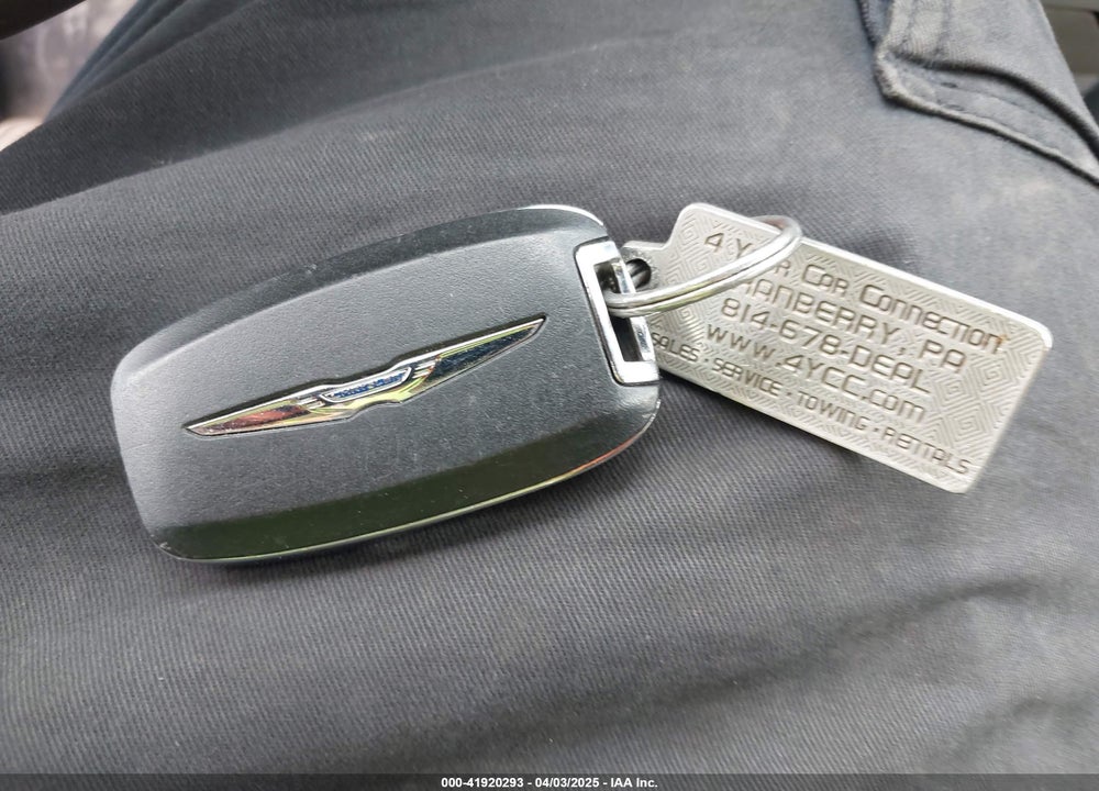 2018 CHRYSLER PACIFICA TOURING L VIN: 2C4RC1BG0JR111685