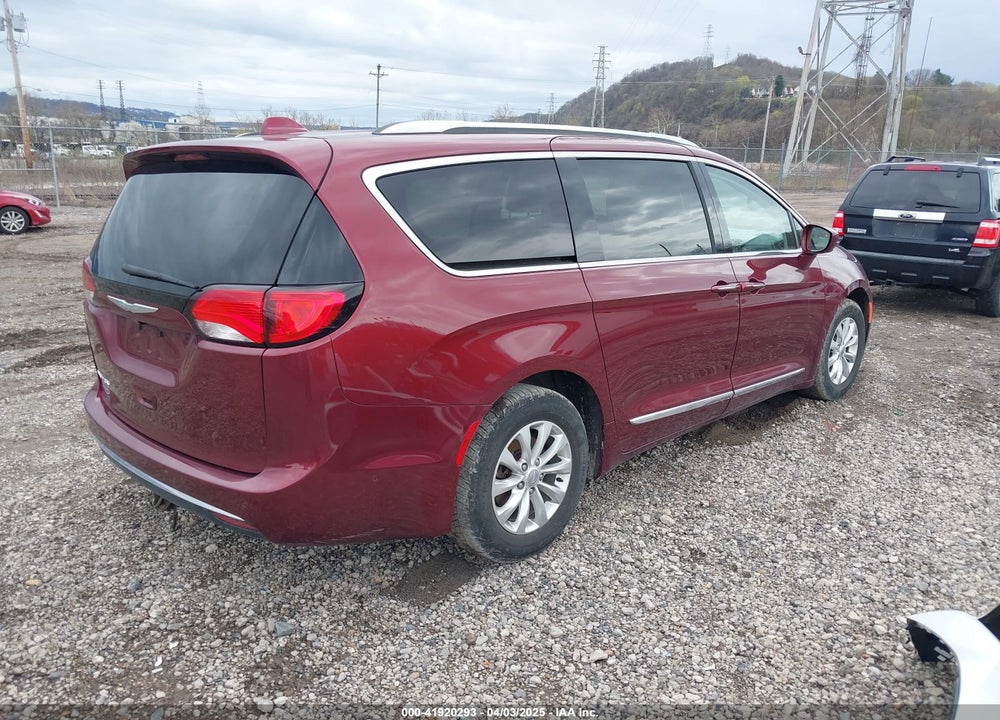 2018 CHRYSLER PACIFICA TOURING L VIN: 2C4RC1BG0JR111685