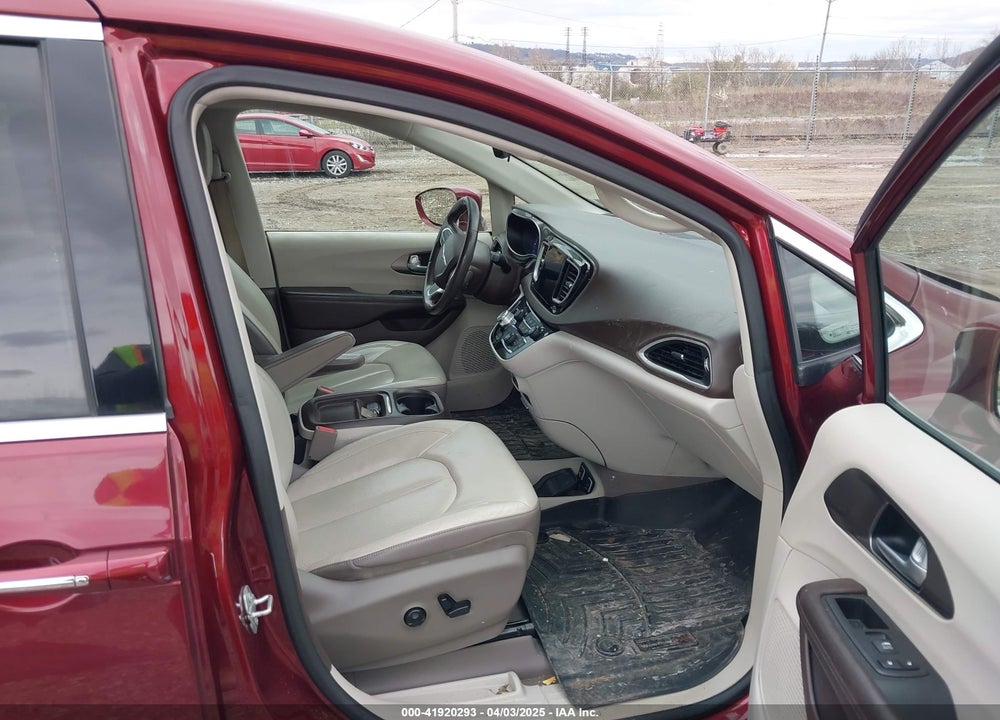 2018 CHRYSLER PACIFICA TOURING L VIN: 2C4RC1BG0JR111685