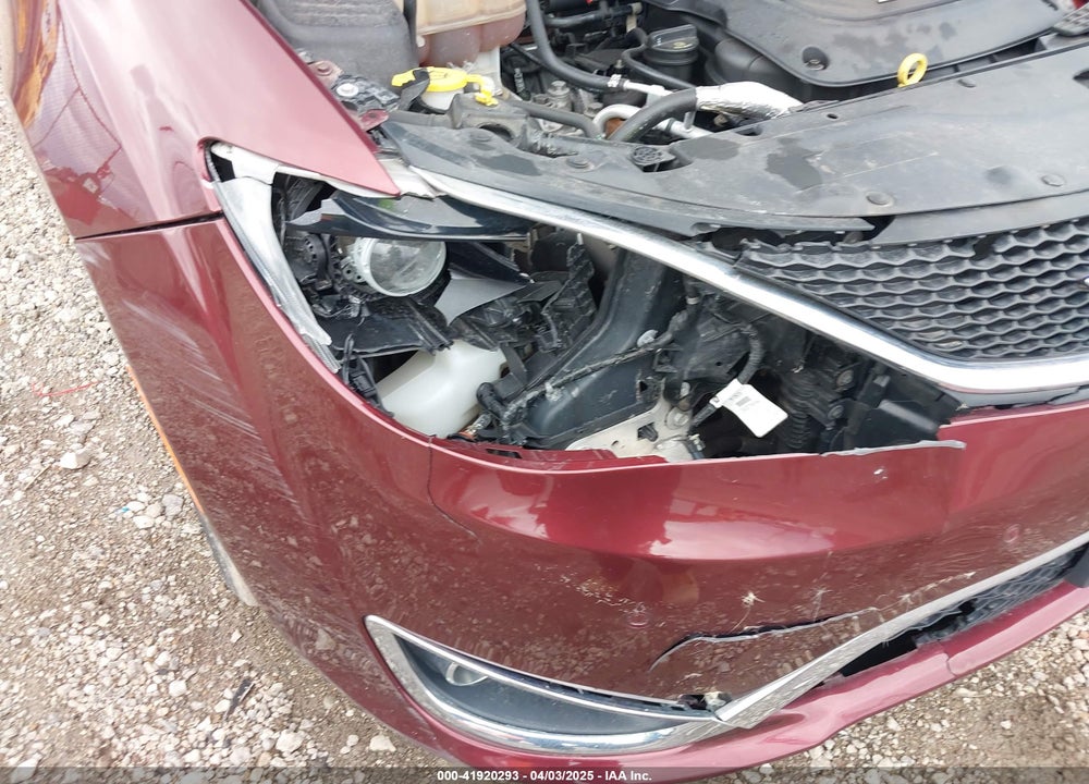 2018 CHRYSLER PACIFICA TOURING L VIN: 2C4RC1BG0JR111685