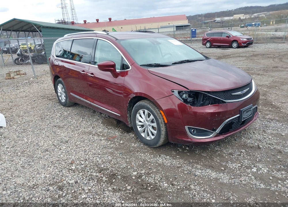 2018 CHRYSLER PACIFICA TOURING L VIN: 2C4RC1BG0JR111685
