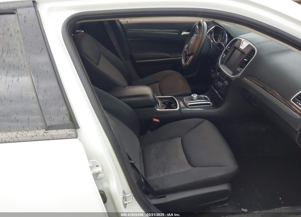 2019 CHRYSLER 300 VIN: 2C3CCAAG3KH746211