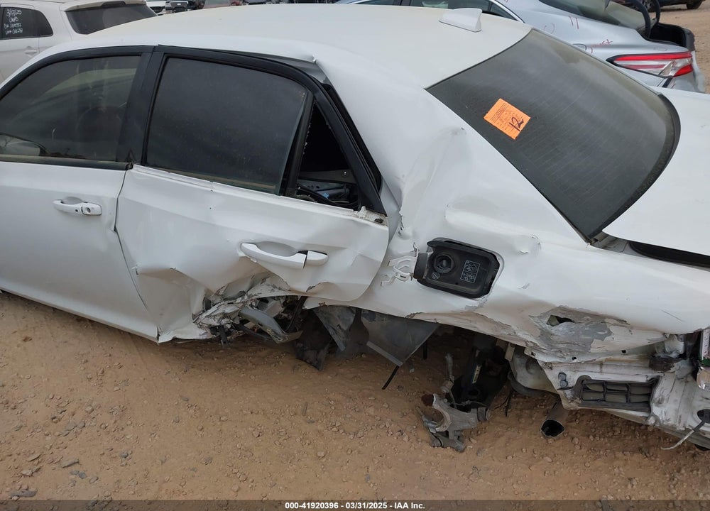 2019 CHRYSLER 300 VIN: 2C3CCAAG3KH746211