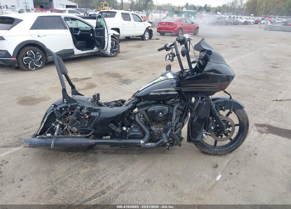2011 HARLEY-DAVIDSON FLTRU VIN: 1HD1KGM18BB660061
