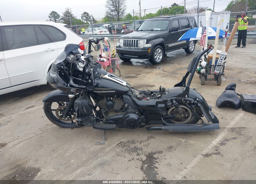 2011 HARLEY-DAVIDSON FLTRU VIN: 1HD1KGM18BB660061