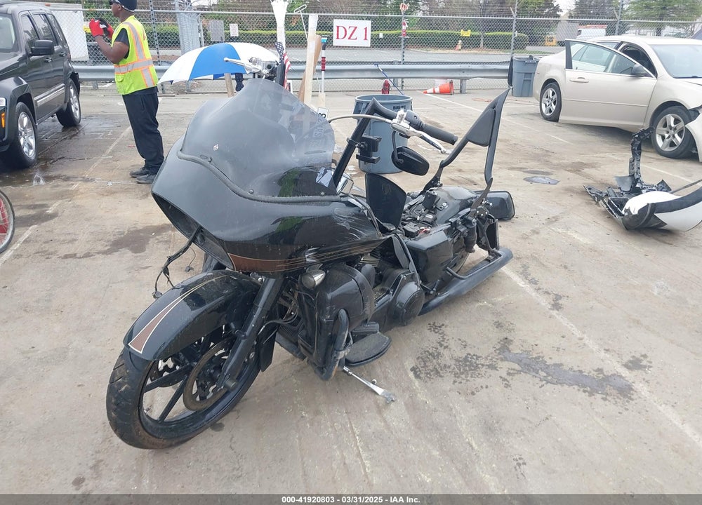 2011 HARLEY-DAVIDSON FLTRU VIN: 1HD1KGM18BB660061