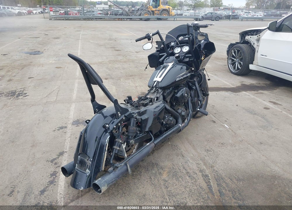 2011 HARLEY-DAVIDSON FLTRU VIN: 1HD1KGM18BB660061
