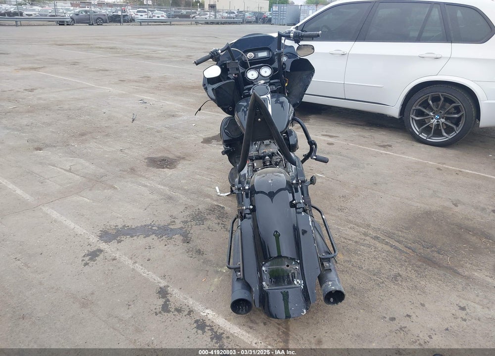 2011 HARLEY-DAVIDSON FLTRU VIN: 1HD1KGM18BB660061