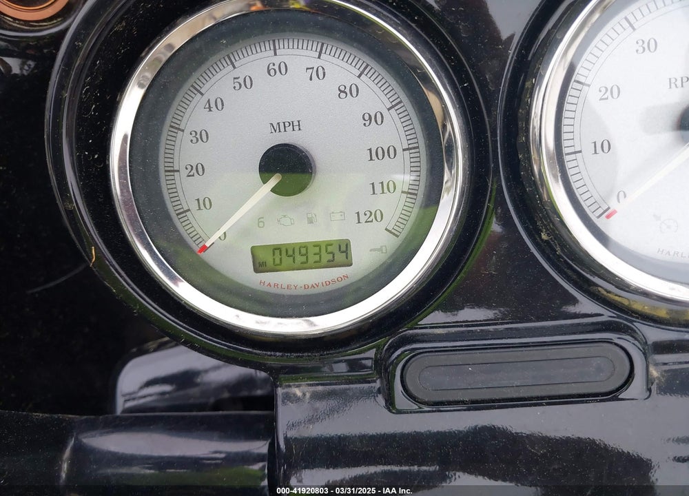 2011 HARLEY-DAVIDSON FLTRU VIN: 1HD1KGM18BB660061