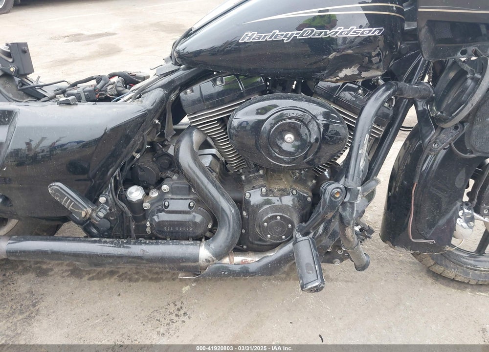 2011 HARLEY-DAVIDSON FLTRU VIN: 1HD1KGM18BB660061
