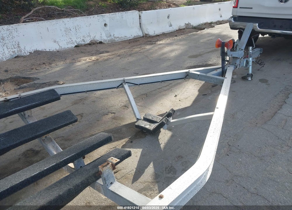 2007 E-Z LOAD 20' BOAT TRAILER VIN: 1ZEVADNR67A005096