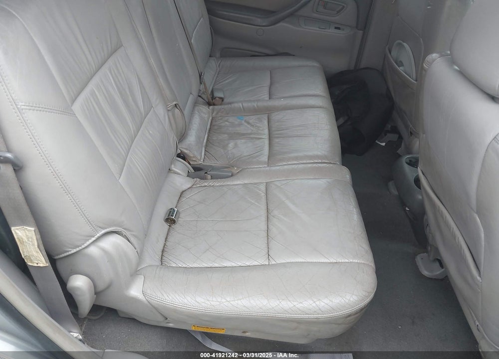 2004 TOYOTA SEQUOIA SR5 V8 VIN: 5TDZT34A94S208464