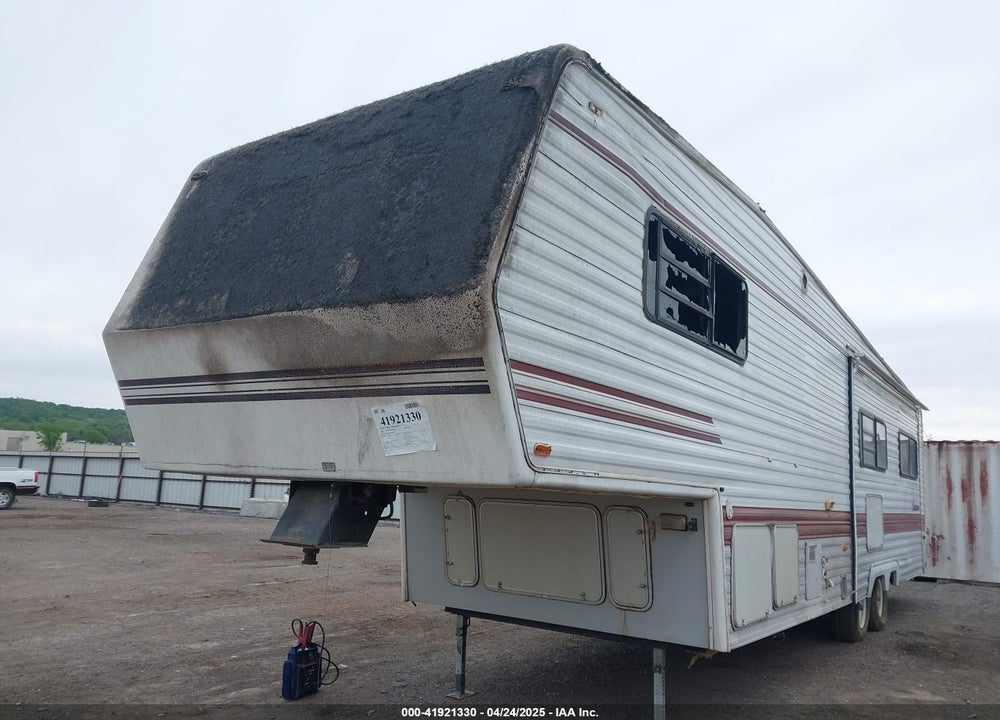 1997 COACHMEN R ROYAL VIN: 1TC3B2633V1302490