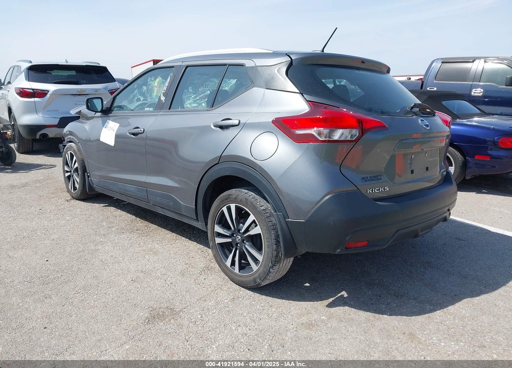2018 NISSAN KICKS SV VIN: 3N1CP5CUXJL541486
