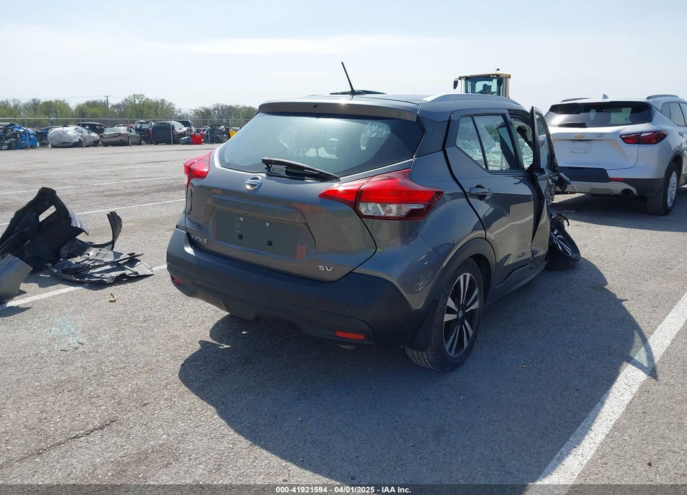 2018 NISSAN KICKS SV VIN: 3N1CP5CUXJL541486