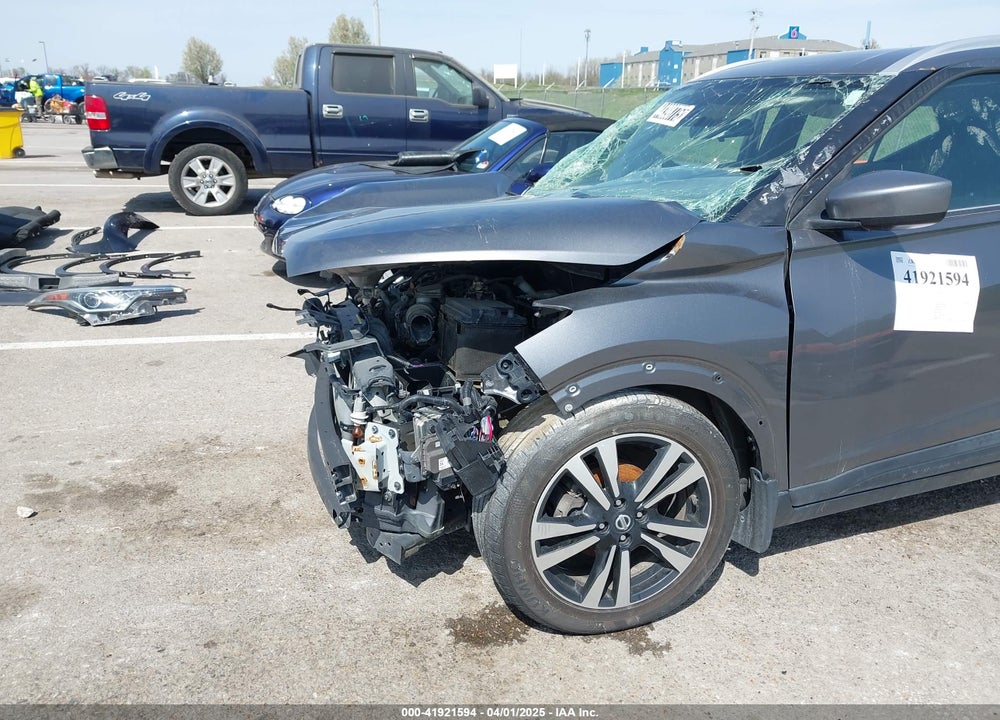 2018 NISSAN KICKS SV VIN: 3N1CP5CUXJL541486