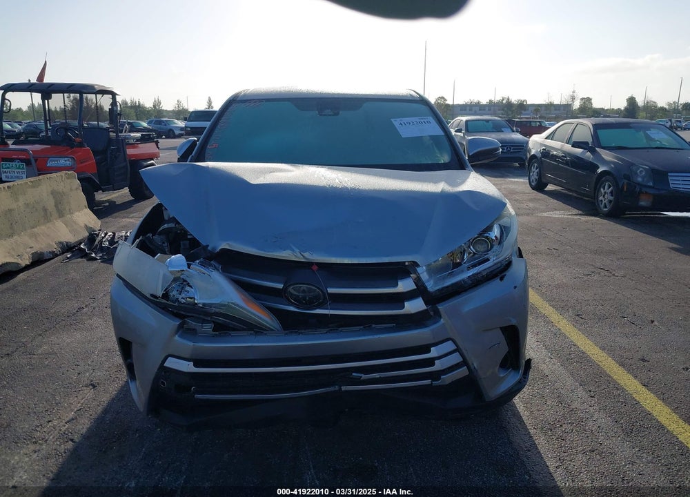2018 TOYOTA HIGHLANDER LE VIN: 5TDZARFH7JS040614
